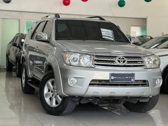 TOYOTA HILUX SW4 4.0 SRV 4X4 V6 24V GASOLINA 4P AUTOMÁTICO TOYOTA HILUX SW4 4.0 SRV 4X4 V6 24V GASOLINA 4P AUTOMÁTICO